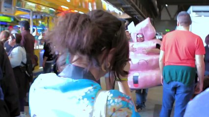 SCHERZI DI COPPIA a CARTOOMICS 2014 COSPLAY Arale e la Cacca di Arale