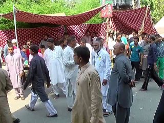 Slogans and fighting between PMLN and PTI in NA122