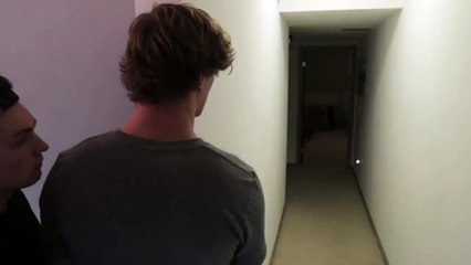 Parodie de film d'horreur - Lights out...