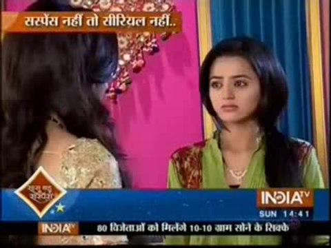 Ragini Mana Rahi Hai Apni Bahen Ko Lakshya Ke Saath Shaadi Karne Ke Liye JIsse Dekh Swara Ko Ho Raha Hai Dukh - 11 October 2015 - Swaragini