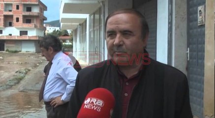 Pasi i mbyti gruan, lumi i shemb dhe gjysmën e shtëpisë Andrea Abrashit - Ora News-