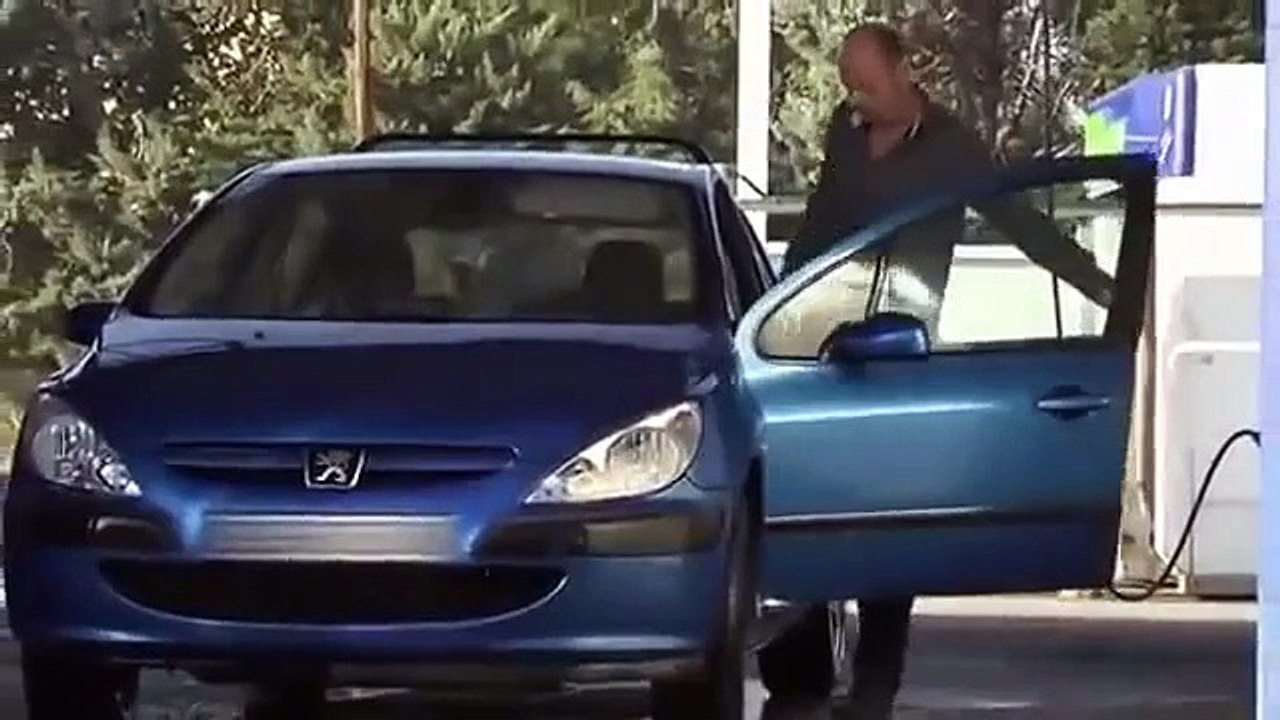 Только помыл машину, а тут Птичка  =)