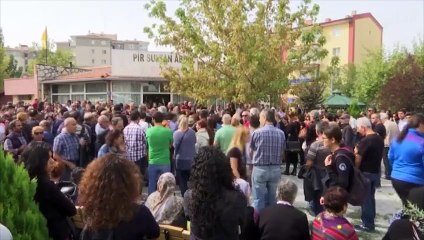 Ankara: des milliers de Turcs dans les rues en hommage aux victimes