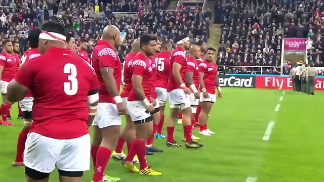 Le Sipi Tau des Tonga défie le haka des All Blacks