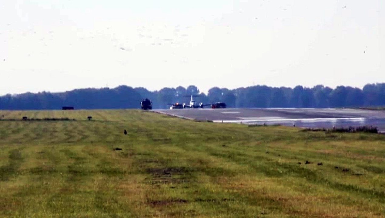 Vliegtuig maakt noodlanding op Groningen Airport Eelde - RTV Noord