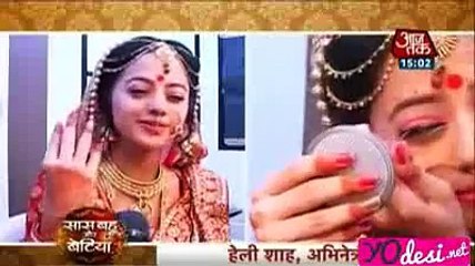 Swara ko Make up Lagate hui Lagi Aankhon mein lagi Chot jis se Shotting raha Adh