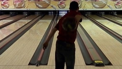 Incroyable trick shot en Bowling