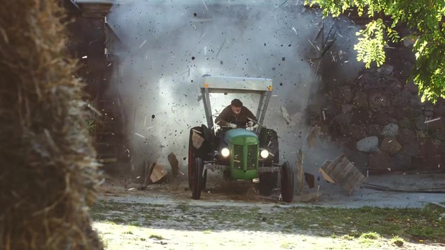 Une publicité totalement WTF avec un tracteur qui drift