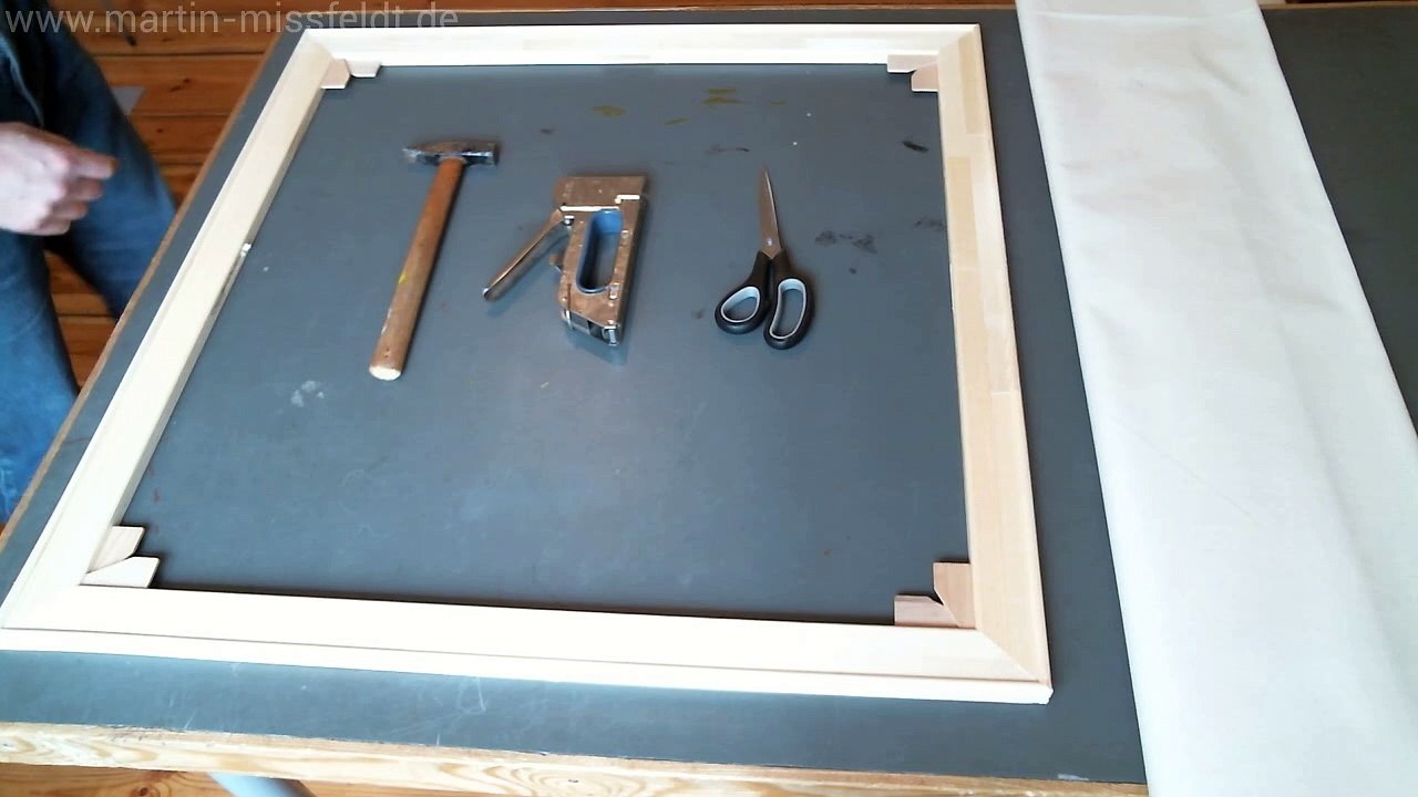 Keilrahmen mit Leinwand bespannen