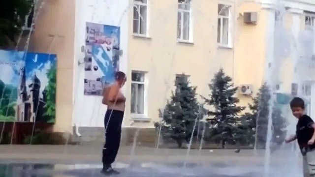 Хорошо летом фантаны, есть где помыться