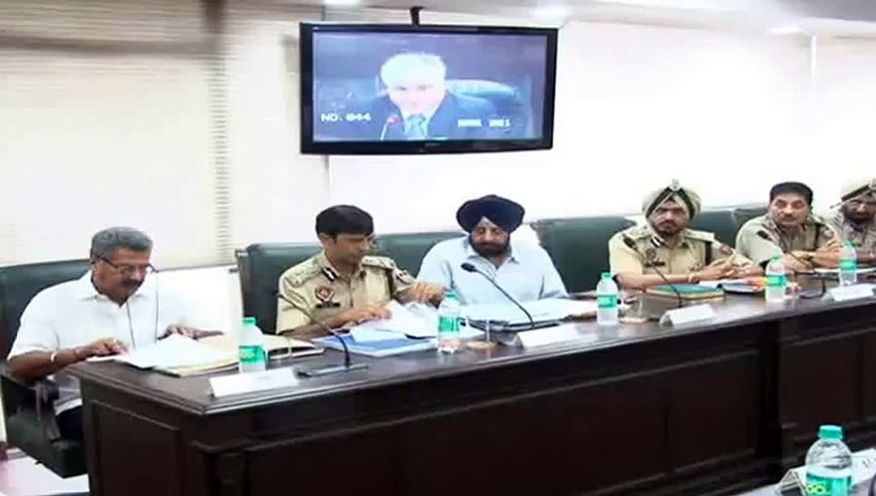4 Sep 2013 DEPUTY CM MEETING WITH DGP PUNJAB POLICE 01