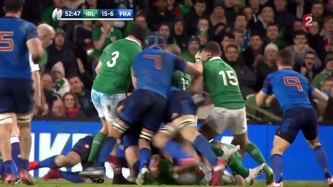 Le coup de genou (volontaire ?) de Pascal Papé sur un Irlandais