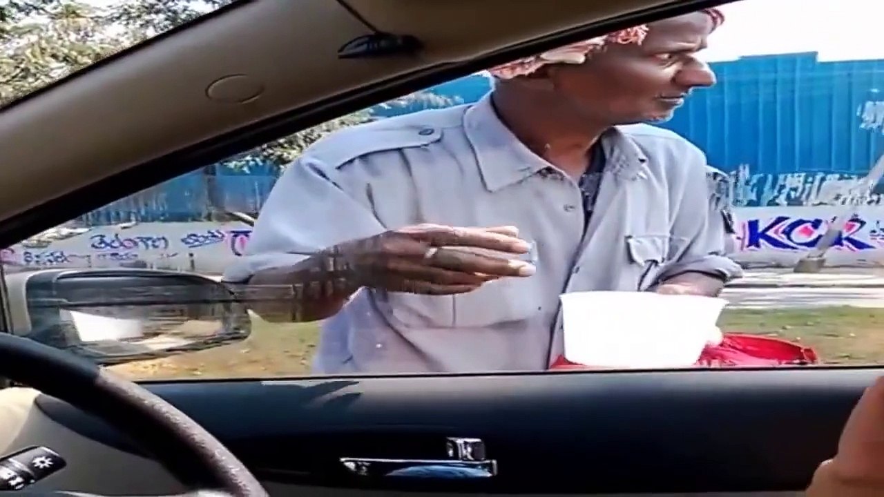 Ce mendiant accepte les cartes de crédit