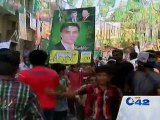 PML-N and PTI children chant slogans in favour of their parties