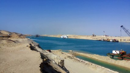 الحفر والتكريك امام منصة الافتتاح بقناة السويس الجديدة أبريل 2015