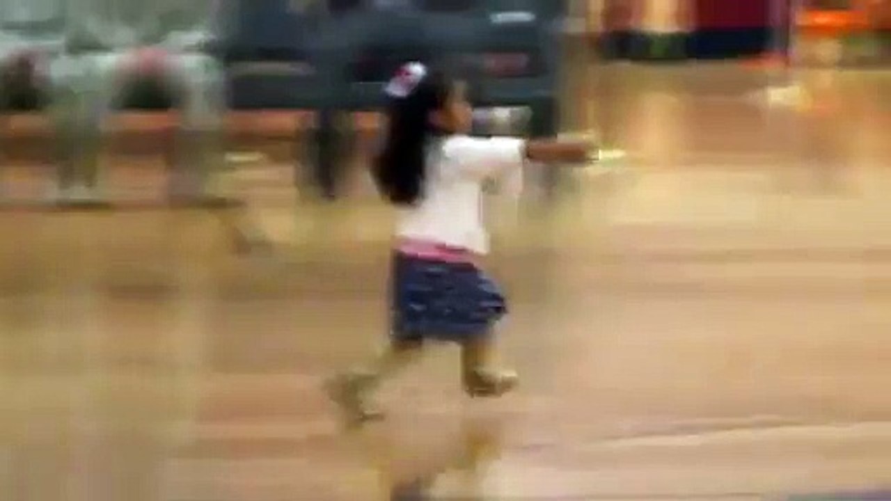 9 mois, c'était trop long pour elle, donc elle n'attendra pas la fin de la cérémonie pour son câlin