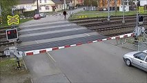 Hombre checo casi muere arrollado por un tren