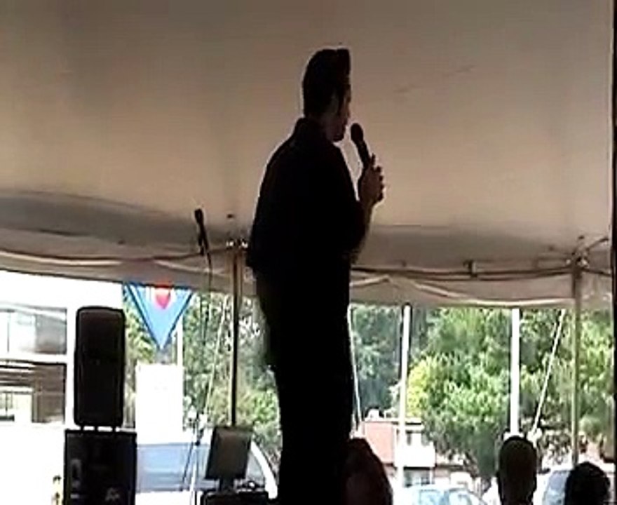 Matt Spaulding sings 'I Got A Woman' at Elvis Week 2005 (vid