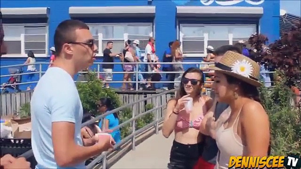Comment embrasser un étranger Embrasser Card Trick Prank Embrasser étrangers Making Out with Strangers