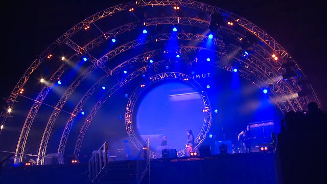 «Can't Help Falling in Love». Александр Бон и группа «Роджер» (Мурманск, 3.10.2015)