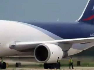 Aeroplane accident in airport-msQltUOBjgs