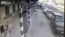 MUST SEE | TRUCK RUNS OF THE ROAD AND CRASHES INTO PARKED CARS