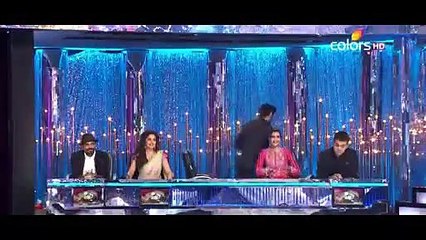 Check the Reaction of Sonam Kapoor when Fawad Khan was Singing a Song