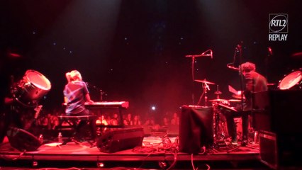 Cats on Trees chante "Jimmy" à la soirée des 20 ans de RTL2, à l'Olympia