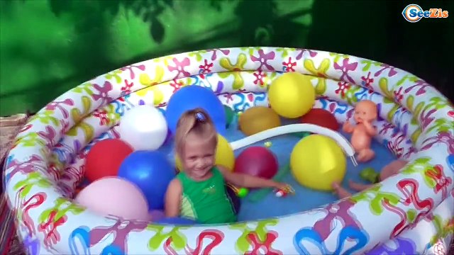 ✔ Кукла Ненуко и девочка Ярослава купаются в бассейне - Baby Doll Bath time Nenuco Baby Girl ✔