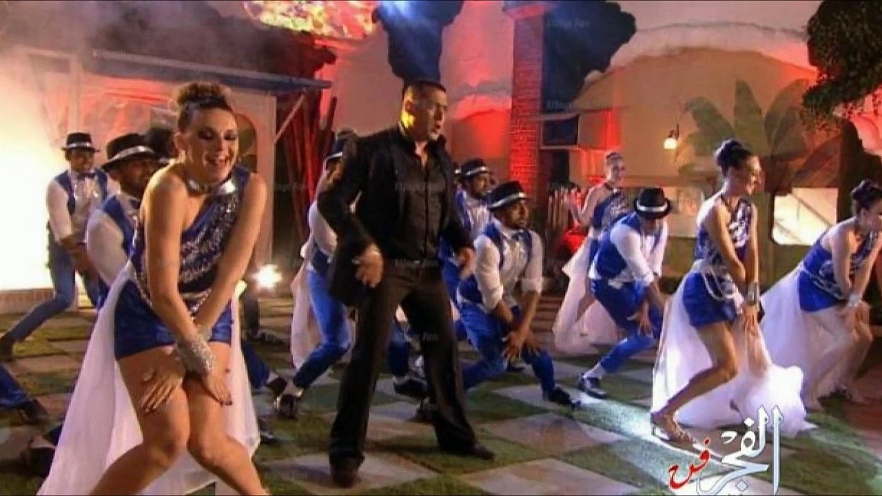 بالصور.. سلمان يبهر جمهور  Bigg Boss 9 في إطلالته الأولى