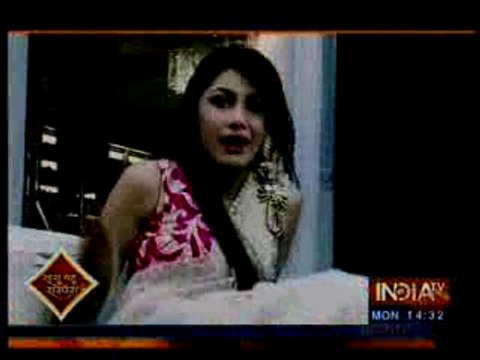Pragya Ki Pregnancy Ki Baat Jaanne Ke Baad Tanu Ne Jaan Buch Kar Giraya Pragya Ko NIche - 12 October 2015 - kumkum bhagya