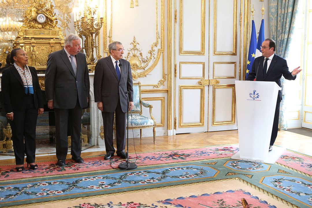 Cérémonie de prestation de serment de M. Jean-Jacques HYEST, nouveau membre du Conseil constitutionnel