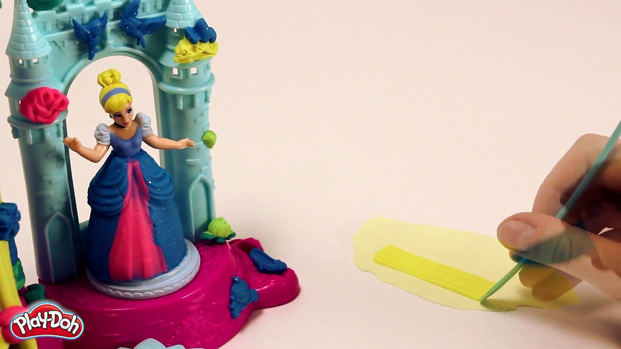 Des robes de princesses en pâte à modeler (Hellokids)