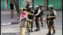 مقطع مؤثر .. شجاعة شيخ فلسطيني يحاول منع جنود الاحتلال من إطلاق النار