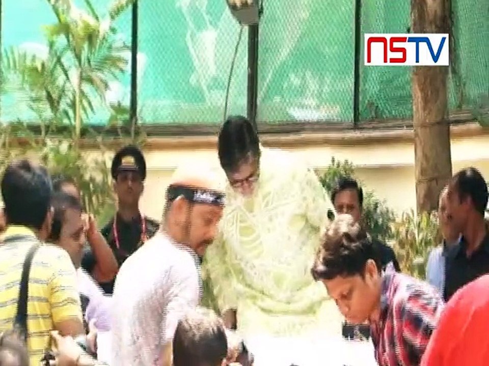 Big B Refuse To Comment On Gulam Ali Issue