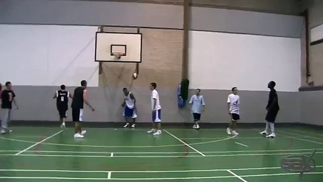 Basketball Alley-Oop Off The Wall