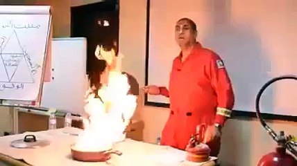 ¿Quieres saber cómo apagar una sartén en llamas?