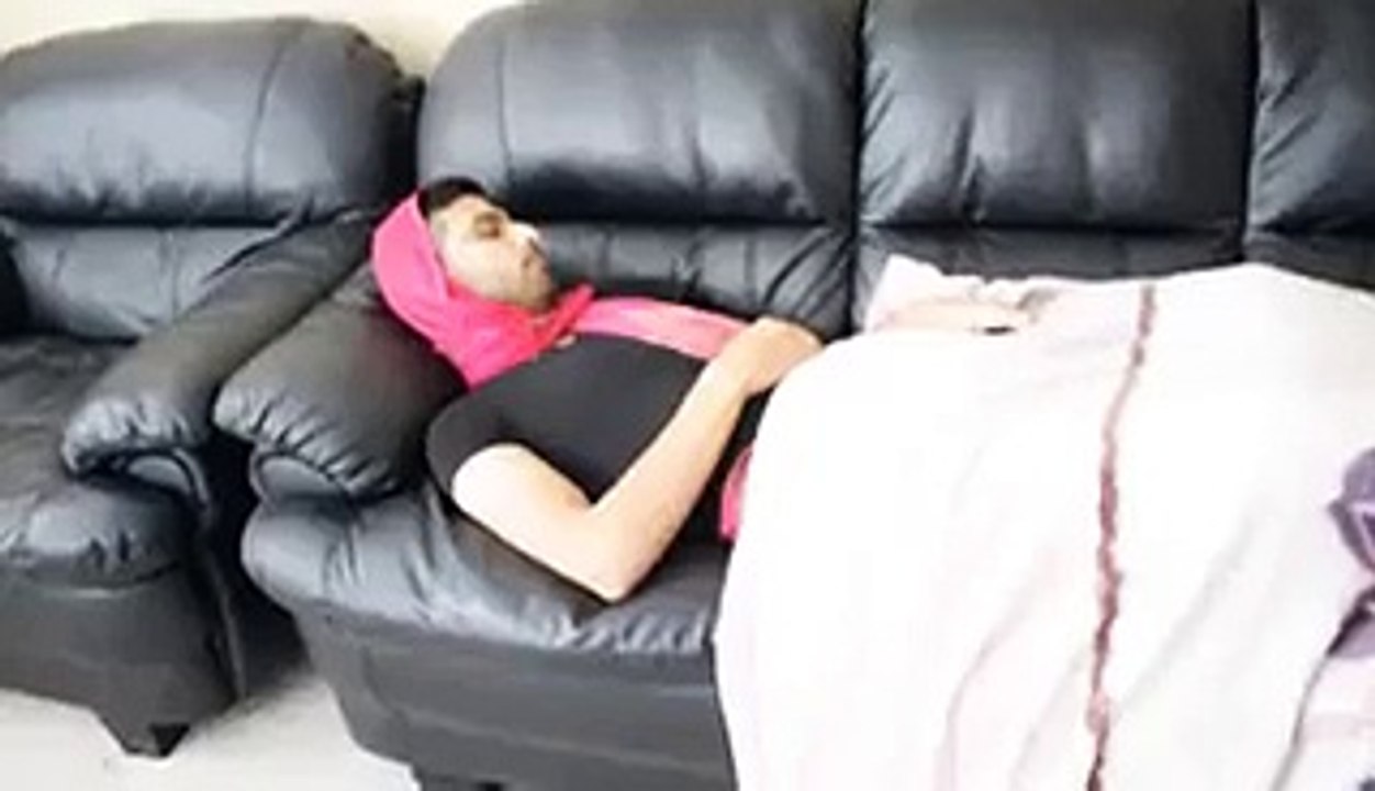 How girls take photos by ZaidAliT funny video