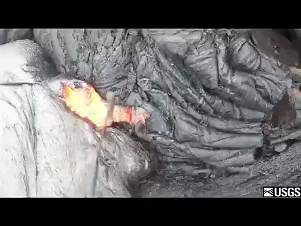 Theo chân nhà địa chất đi gom dung nham kiểu thu hoạch trái cây