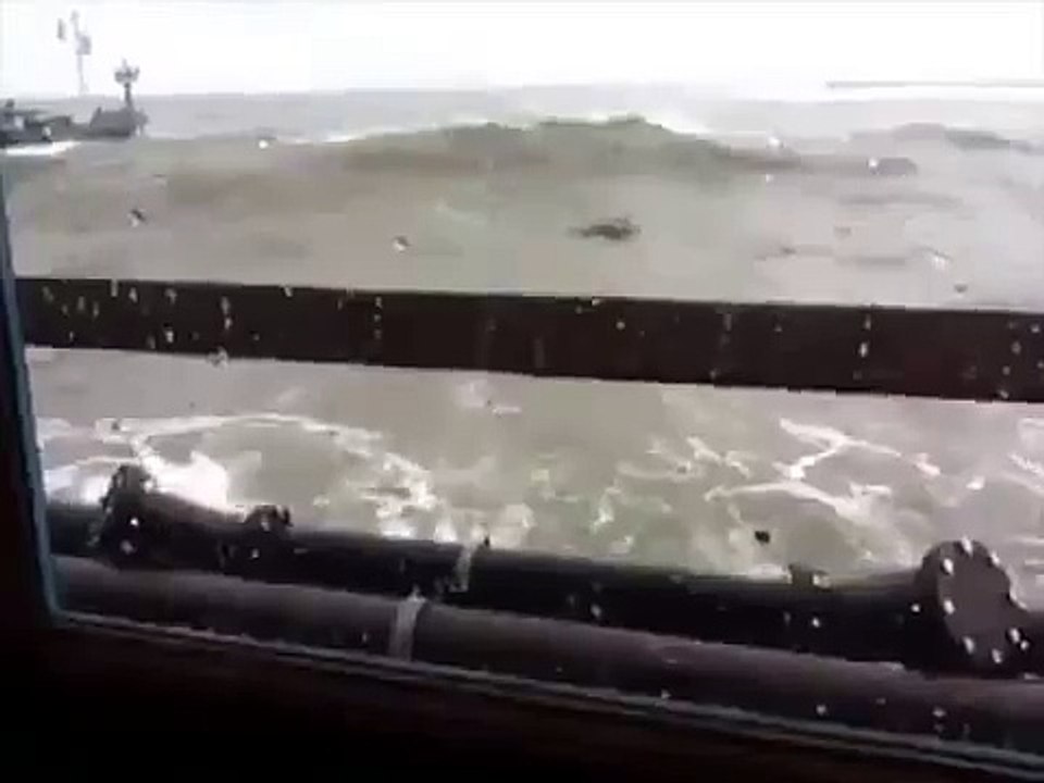 Una cena romantica in riva al mare si trasforma in un incubo