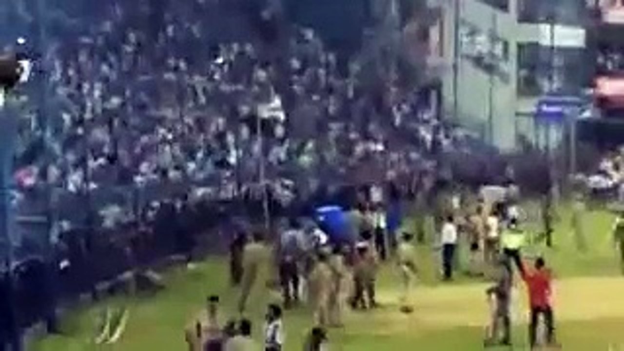 Clear Footage When Indians were throwing Bottles on Players
