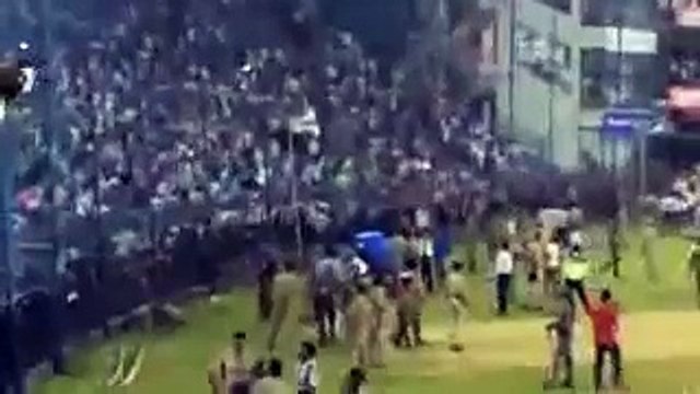 Clear Footage When Indians were throwing Bottles on Players