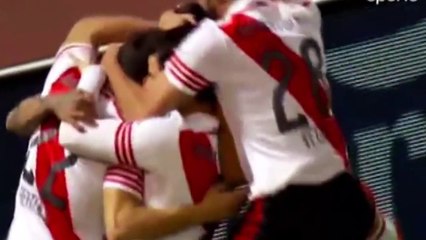 Zap Foot du 12 octobre : la merveille d'extérieur de Lucho; Aguilar devient fou après son but; Matic, un coup de coude très lâche; un train passe en plein milieu d'un match !