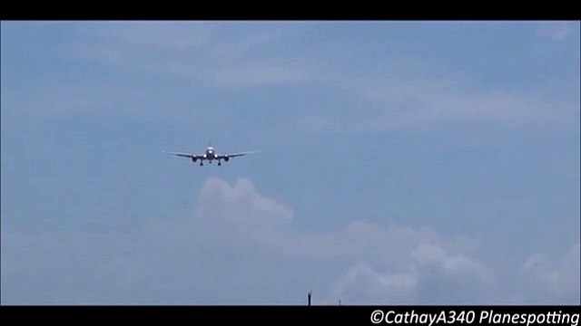 Quello che è costretto a fare il pilota di questo aereo è semplicemente pazzesco!