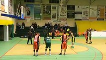 Un panier du bout du terrain dans un match de région !