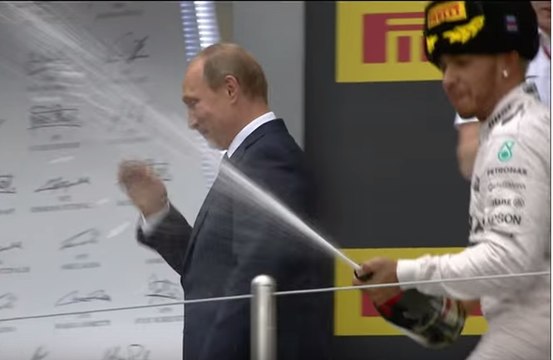 Путин испугано бежал, нет тот уже шпион, не тот..