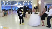 Gelinin Düğününde Penguen Dansı Performansı