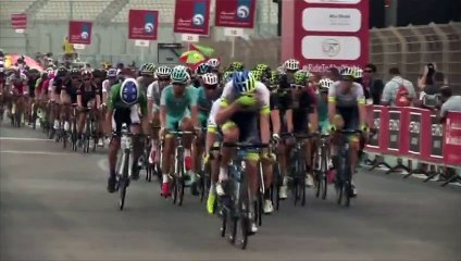 Des cyclistes professionnels à l'assaut du circuit de F1 d'Abu Dhabi