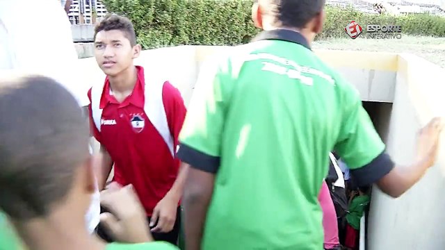 Torcida faz a festa na entrada do River