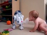 Bebe Hablando Con R2D2! MUY DIVERTIDO! ★ bebes divertidos - risa bebe - bebes chistosos - bebe humor